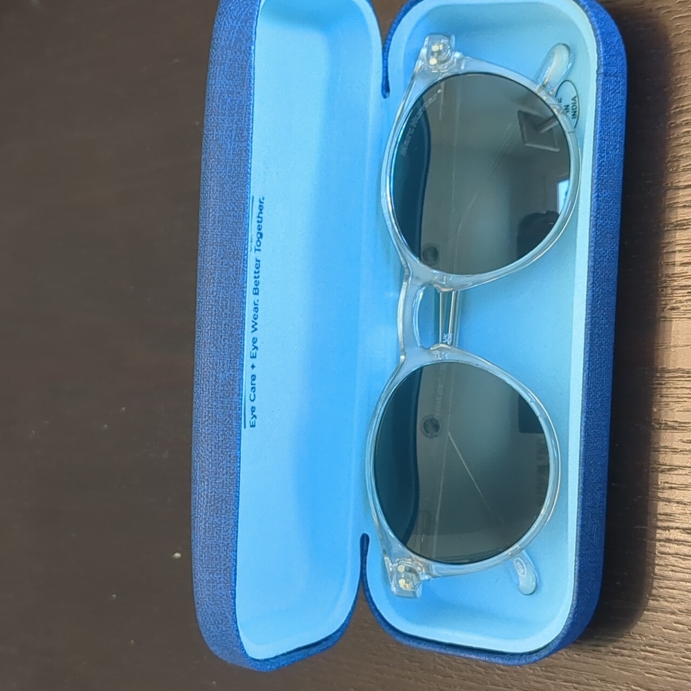 NEW Marc Hunter crystal clear sunglasses with blue hardcover case